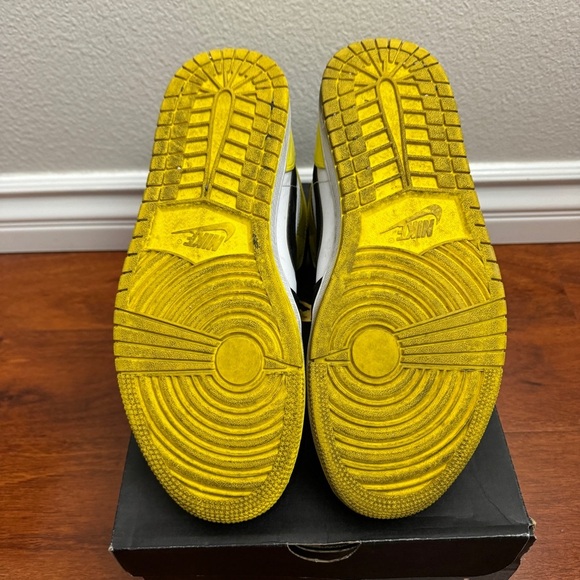 Jordan 1 Mid Yellow Toe Black Size 10.5 - Picture 6 of 8